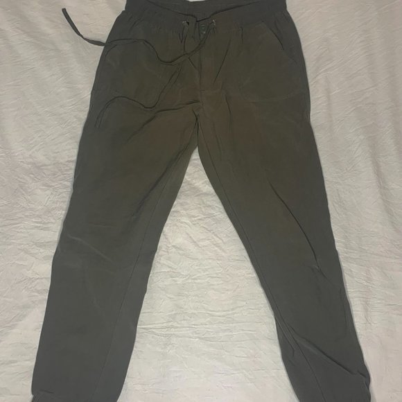 Tahari Lightweight Green Cargo Pant - Picture 3 of 3